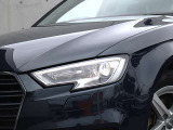 ●Audiが最初に採用したLEDポジショニングランプ。シャープなラインで昼間でも点けていたいと思うほど上品でオシャレです。夜間走行時はさらに目立ちます!
