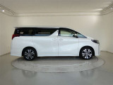 両側パワースライドドア付きだから、狭い駐車スペースなどでの 乗り降りラクラク!小さなお子さまのいるご家庭には嬉しい装備。