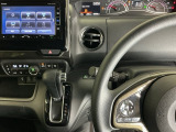 ホンダ純正メモリーナビ搭載なので、遠方へのドライブもお任せ下さい!ステアリング左手側にオーディオ関連のコントロールスイッチを配置しています。操作時は視線を逸らすことなく運転に集中できます