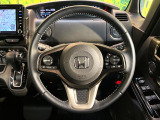【純正革巻きステアリング】上質な革を使用することで、手にしっかり馴染みとても運転しやすいハンドルです♪