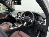 BMW Premium Selection 江戸川は、約20台の展示スペースがあり、常時新車拠店より厳選された認定中古車が続々と入庫しております。