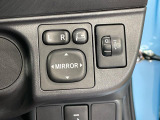 【電動格納ミラー】狭い駐車場やすれ違いでドアミラーを格納することにより他車や障害物との接触を避けることができます。