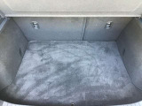 ラゲージルーム!後ろのシートは片方ずつ倒せます。乗る人や積む荷物に応じてアレンジが可能ですので多彩に使えてとても便利です。