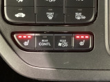 運転席と助手席にシートヒーターが付いています☆寒い時期に腰周りを温めてくれるので体全体が温まりやすいのは勿論、暖房と違い顔に風が当たらないので、乾燥肌やドライアイの方でも大丈夫☆