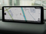 マツダコネクトの10.25インチワイドセンターディスプレイです。『Android Auto』『Apple CarPlay』や独自のコネクテッドサービスに対応したインターフェイスシステムです。
