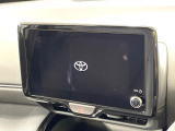 【ディスプレイオーディオ】お持ちのスマホやMP3プレイヤーとの無線接続で音楽再生が可能!コードで繋ぐわずらわしさも無く、手軽にお気に入りの音楽を楽しめます。