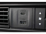 インパネトレーの下にはType-C(3A)のUSBジャックを備えています。