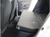 リヤシートのシートバックを倒せば、更に積載容量が広くなり、よりたくさんの荷物の収納長尺の荷物の収納が可能になります♪