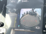【フロント&サイドカメラ】ドライバーから見にくい死角部分を映像で確認できる前方と左側面にカメラを装着。見通しがきかない場所や住宅密集地などを運転することが多い人におすすめの安心装備です。