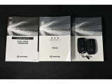 保証書・記録簿・取扱説明書と揃っていいます。キーの電池は新品にお取替えしてから納車させて頂きます。