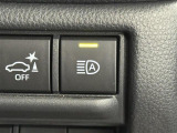 【AHB:オートマチックハイビーム】クルマに搭載されたシステムが、先行車や対向車の存在のほか周囲の明るさを検知し、ハイビームとロービームを自動で切り替える機能です。