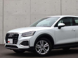 ●Audiが最初に採用したLEDポジショニングランプ。シャープなラインで昼間でも点けていたいと思うほど上品でオシャレです。夜間走行時はさらに目立ちます!