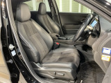 運転席はパワーシート付です。細かな動きでドライビングポジションを確保できます。
