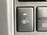 【シートヒーター】寒い日に重宝するシートヒーター!エアコンより早く温まってくれるので寒がりの人も安心ですね♪エアコンの温風は乾燥するから苦手、という方にもをおすすめです。