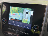 【パノラミックビューモニター】専用のカメラにより、上から見下ろしたような視点で360度クルマの周囲を確認することができます☆死角部分も確認しやすく、狭い場所での切り返しや駐車もスムーズに行えます。
