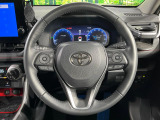 【純正革巻きステアリング】上質な革を使用することで、手にしっかり馴染みとても運転しやすいハンドルです♪