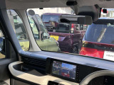 ディーラーオプション『前+車室内ドライブレコーダー』装備。表示はナビのモニター画面で行います。