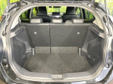 普段のお買い物や通勤、送迎等に十分な荷室スペースを確保しております。セカンドシートを倒すと、大きな荷物の積載も可能です♪