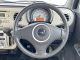 インテリアに合わせたデザインのステアリングは、運転される方のことも考え、運転しやすい形状、大きさです。是非一度、実際に触ってお確かめください。