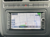 スマートフォン用アプリ[Apple CarPlay][Android Auto]対応の純正ナビ 716SDCW を装備、ラジオのほか、USB、Bluetoothハンズフリー通話にも対応。