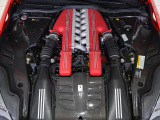 6.3L V12自然吸気エンジンをフロントミッドシップに搭載し、740cvのゆとりあるパワーを発生します。