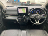 内装状態も特に大きく目立つ汚れも無くキレイです!多少の使用感は中古車なのでありますが、全体的にキレイな車輛ですっ!