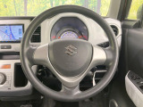 インテリアに合わせたデザインのステアリングは、運転される方のことも考え、運転しやすい形状、大きさです。是非一度、実際に触ってお確かめください。