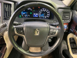 【純正革巻きステアリング】上質な革を使用することで、手にしっかり馴染みとても運転しやすいハンドルです♪