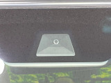 【ホンダセンシング】走行中に前方の車両等を認識し、衝突しそうな時は警報とブレーキで衝突回避と被害軽減をアシスト。より安全にドライブをお楽しみいただけます。
