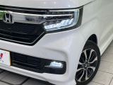 【LEDヘッドライト】悪天候や夜間走行時も良好な視界を確保し安心して運転できる高輝度LEDヘッドライトを装備!点灯速度が早く、消費電力も抑えられています。