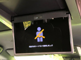 【フリップダウンモニター】大画面モニターで後席でもエンタメをお楽しみいただけます。小さなお子様にも大人気の装備です♪