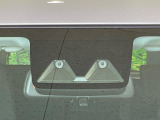 【スマートアシスト】走行中に前方の車両等を認識し、衝突しそうな時は警報とブレーキで衝突回避と被害軽減をアシスト。より安全にドライブをお楽しみいただけます。