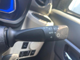 【オートライト】周りの明るさに応じて自動でヘッドライトの点灯・消灯ができる機能です!ライトの付け忘れ・消し忘れなどが無くなり、雨の日や夕方の走行も安心!トンネル通過時も便利ですね♪