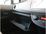 【グローブBOX】車検証ケース等収納できます。