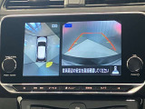 【アラウンドビューモニター】車を上から見下ろしているかのような映像で周囲の状況がひと目で確認、狭い駐車場に駐車するときも安心です♪
