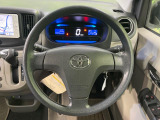 インテリアに合わせたデザインのステアリングは、運転される方のことも考え、運転しやすい形状、大きさです。是非一度、実際に触ってお確かめください。