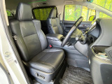 運転席シート廻りは使用感も少なく、良好な状態となっています。丁寧に使われていたことがよくわかりますね。