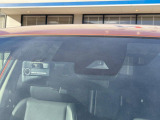 【エマージェンシーブレーキ】走行中に前方の車両等を認識し、衝突しそうな時は警報とブレーキで衝突回避と被害軽減をアシスト。より安全にドライブをお楽しみいただけます。