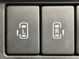 【両側パワースライドドア】スマートキーや運転席のスイッチで後席両側スライドドアの開閉が可能♪電動だから力を入れてドアを開ける必要が無く、小さなお子様でも簡単に開け閉めでき快適です♪