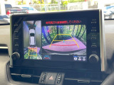 【マルチテレインモニター】車のフロントやサイドのカメラ画像を同時にモニター表示することで、悪路や狭い道を走行時でも周囲の状況確認ができ安心!本格SUVにうれしい装備です♪