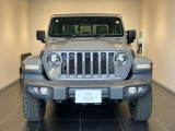 【フロントグリル】7スロットルグリルはJeep伝統の証です。SUVのみにこだわり続けている伝統あるJeep車へお乗り頂いてみてはいかがですか?