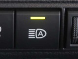 オートマチックハイビームとは、先行車や対向車のライトを認識し、ハイビームとロービームを自動で切り替える機能です。夜道の視界を確保します。詳細は販売店スタッフまでお尋ね下さい。