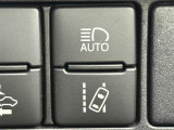 【レーンディパーチャーアラート(LDA)】クルマが車線または走路から逸脱する可能性がある場合に、ブザーまたはハンドルの振動により注意をうながします。機能には限界があるためご注意ください。