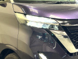 【LEDヘッドライト】悪天候や夜間走行時も良好な視界を確保し安心して運転できる高輝度LEDヘッドライトを装備!点灯速度が早く、消費電力も抑えられています。