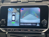 【アラウンドビューモニター】車を上から見下ろしているかのような映像で周囲の状況がひと目で確認、狭い駐車場に駐車するときも安心です♪