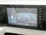 空の上から見下ろすように車の全周囲が表示されるアラウンドビューモニター☆駐車が得意になるとお出掛けも楽しくなります♪