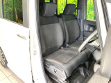 運転席まわりには十分なスペースがあり、大柄な方でもゆったり運転していただける環境です。