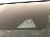 【エマージェンシーブレーキ】走行中に前方の車両等を認識し、衝突しそうな時は警報とブレーキで衝突回避と被害軽減をアシスト。より安全にドライブをお楽しみいただけます。
