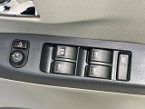 【電動格納ミラー】サイドミラーは電動格納式となっており、狭い駐車場でもキズがつくリスクを抑えられます。