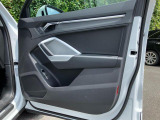 ドアを開けると上質で上品な室内空間が広がり細部までこだわったAudiデザイン性と、物づくりのこだわりを感じて頂けます。
